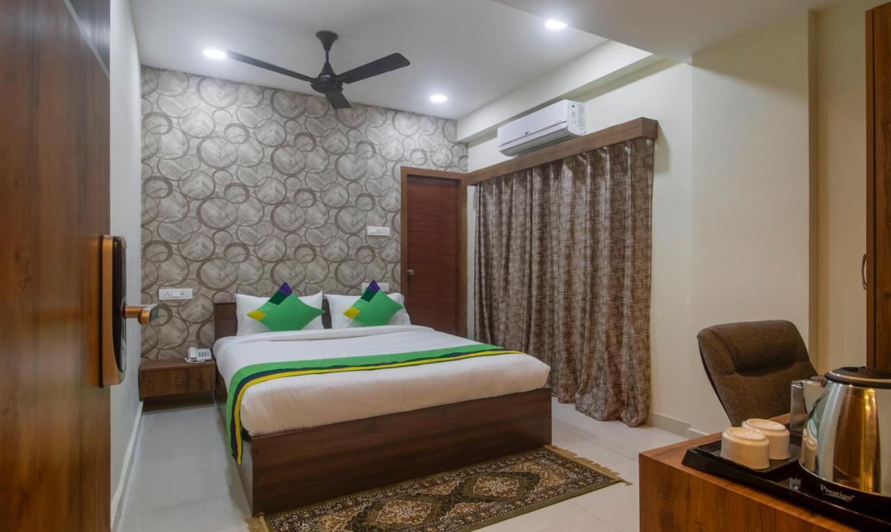 Treebo Navya The Park Hyderabad Exterior foto